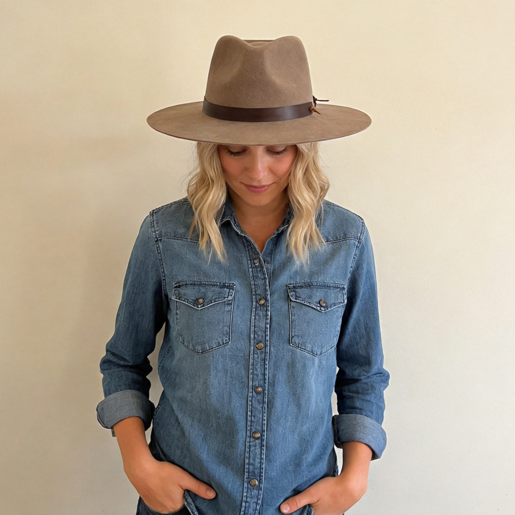 Soft Tan Flat-Brim – Minimalist Leather Strap