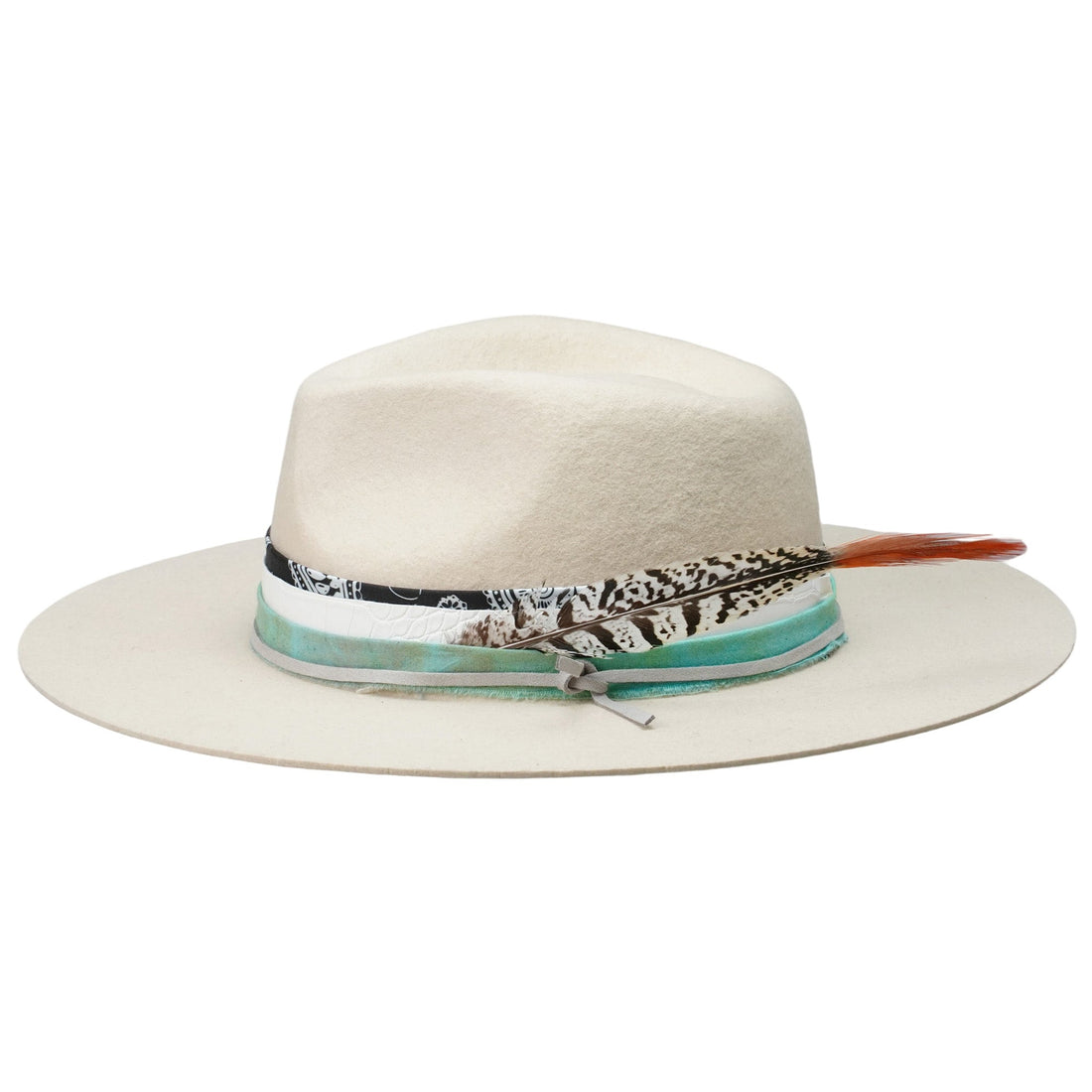 Elegant Off-White Hat: Custom Band, Ornate Feather