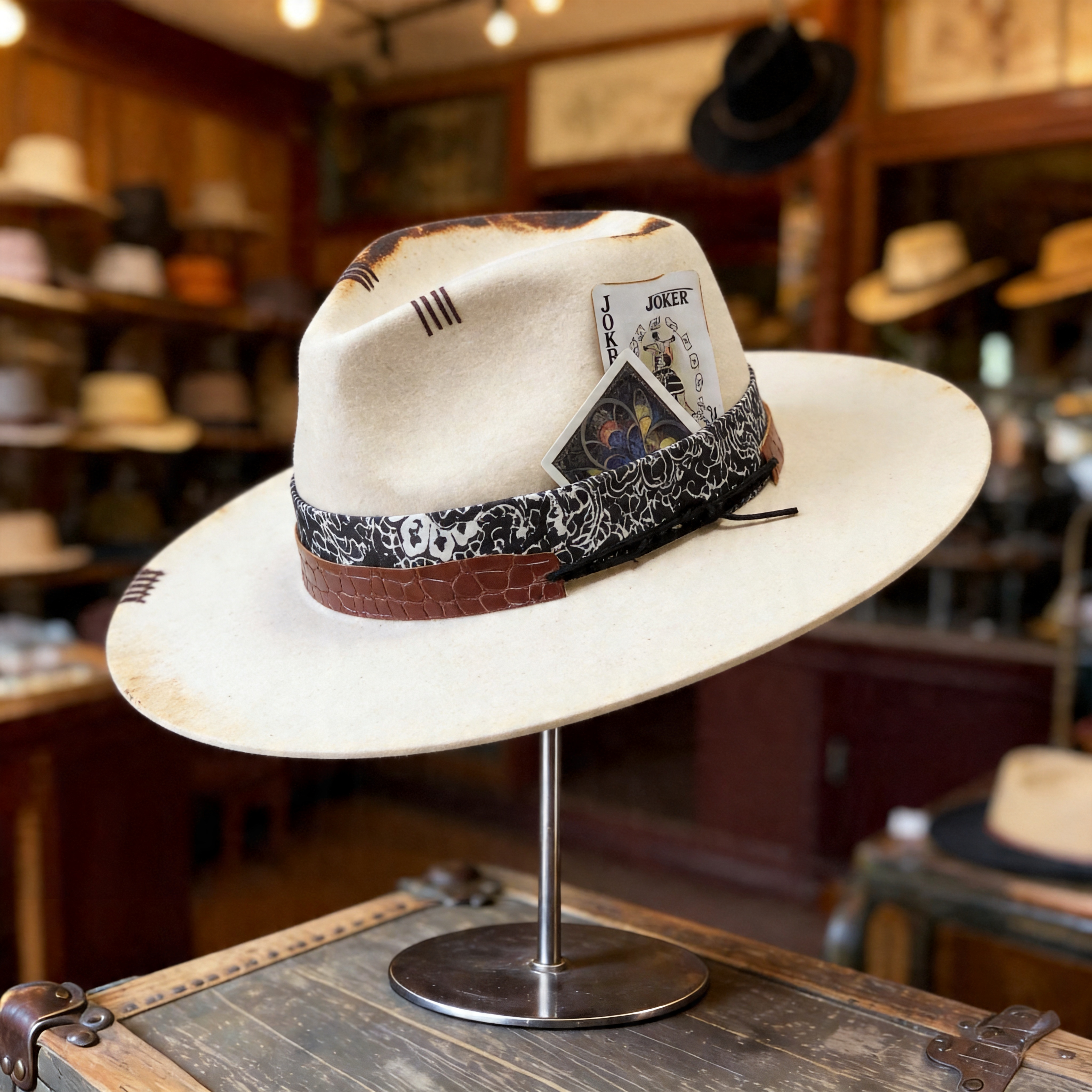 Refined Felt Hat – Minimal Shape, Eclectic Details