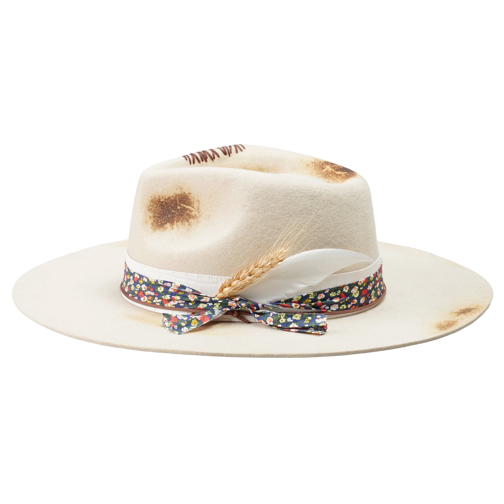 Distressed Felt Hat – White Croc Band, Feather Detail