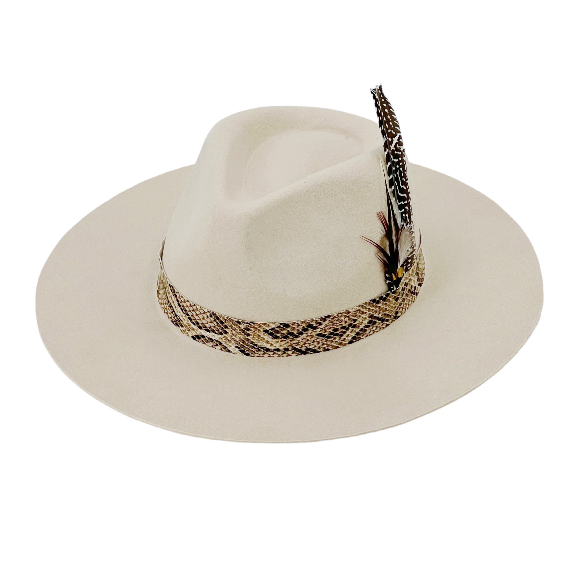 Ivory Wide-Brim Felt Hat – Feather Accent
