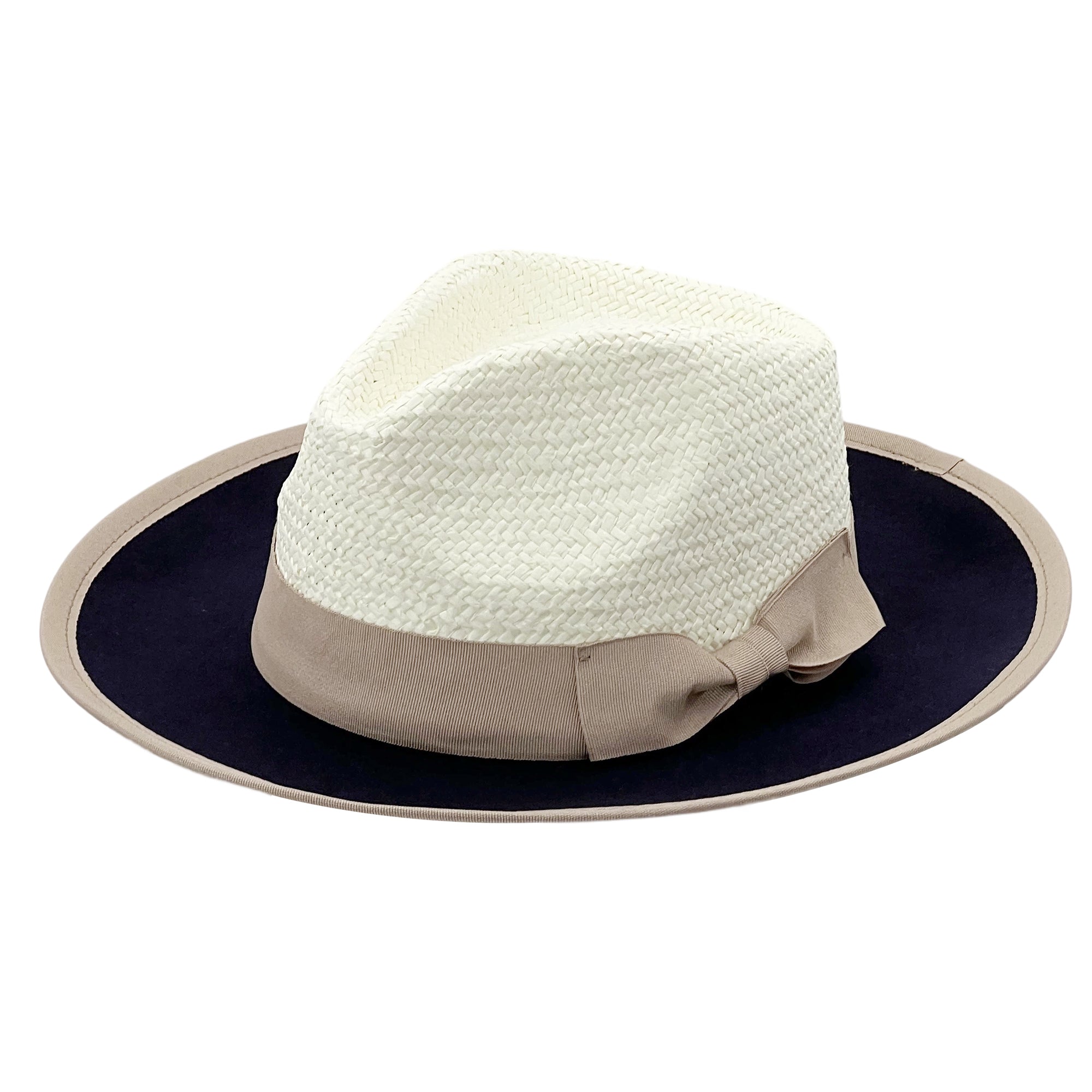 Modern Straw Hat – Crisp White Top, Dark Edge