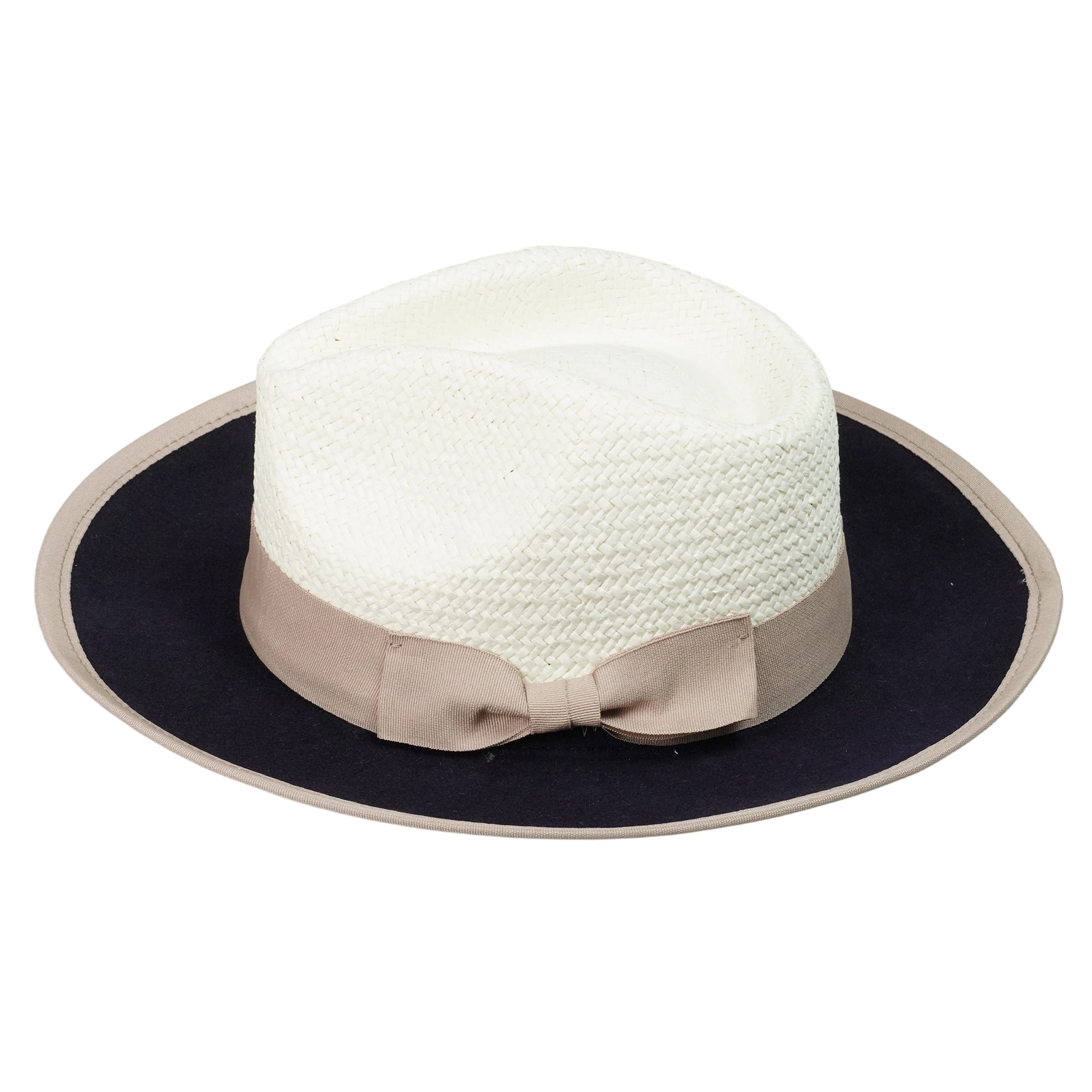 Classic Straw Hat – Nautical Palette, Graceful Accent