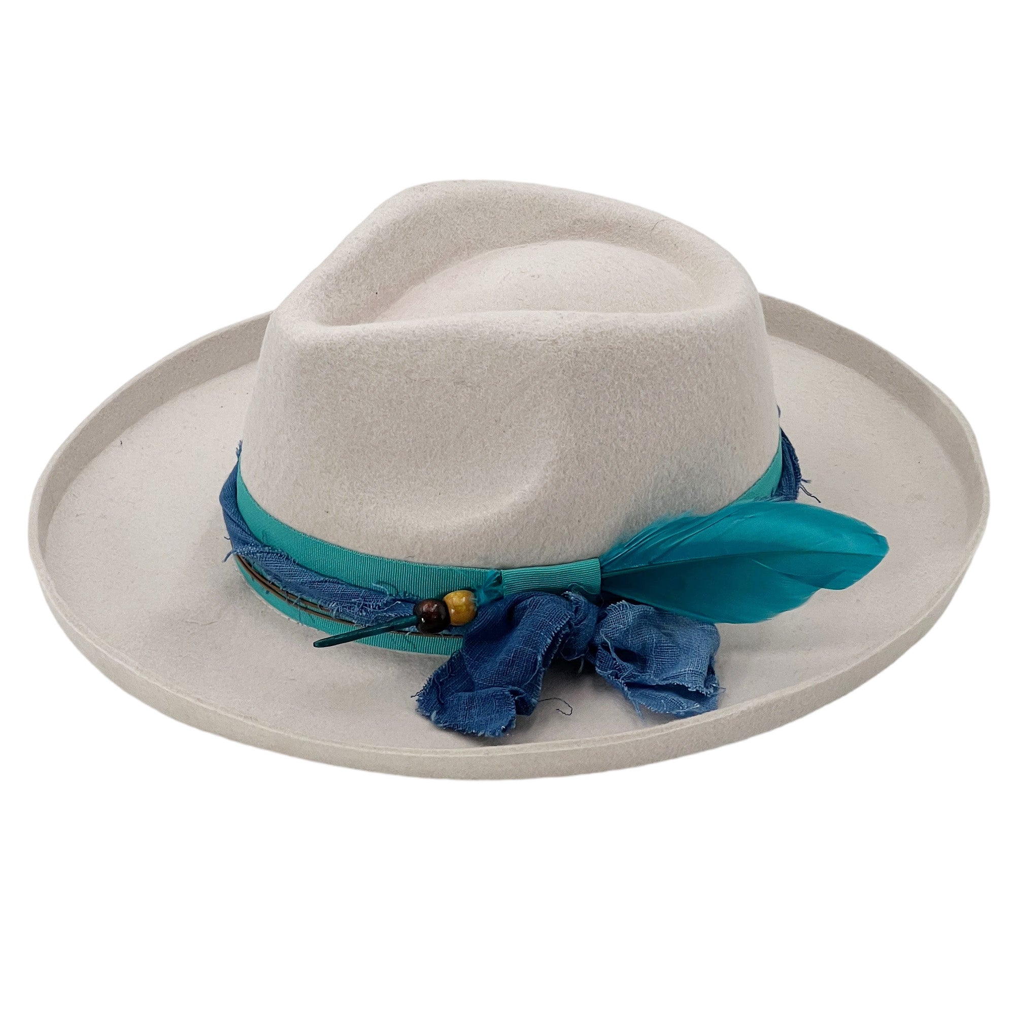 White Wide-Brim Hat – Vibrant Feather Accent