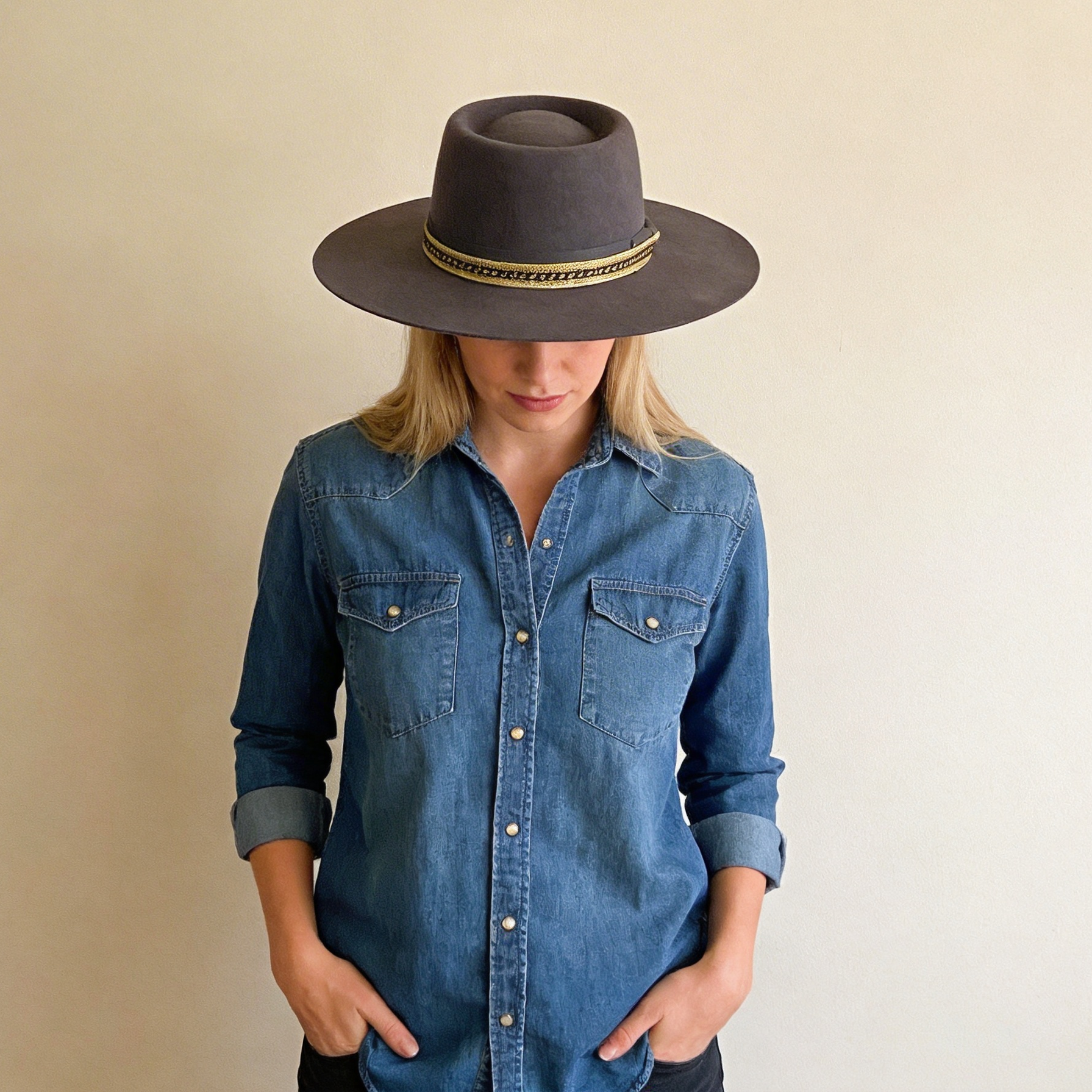 Gray Western Hat – Subtle Metallic Trim
