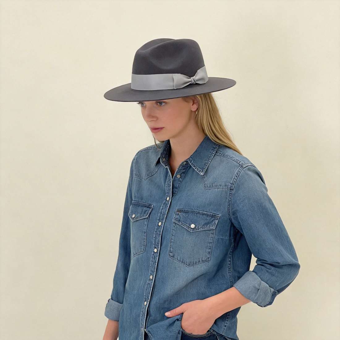 Gray Felt Hat – Minimalist Two-Tone Band