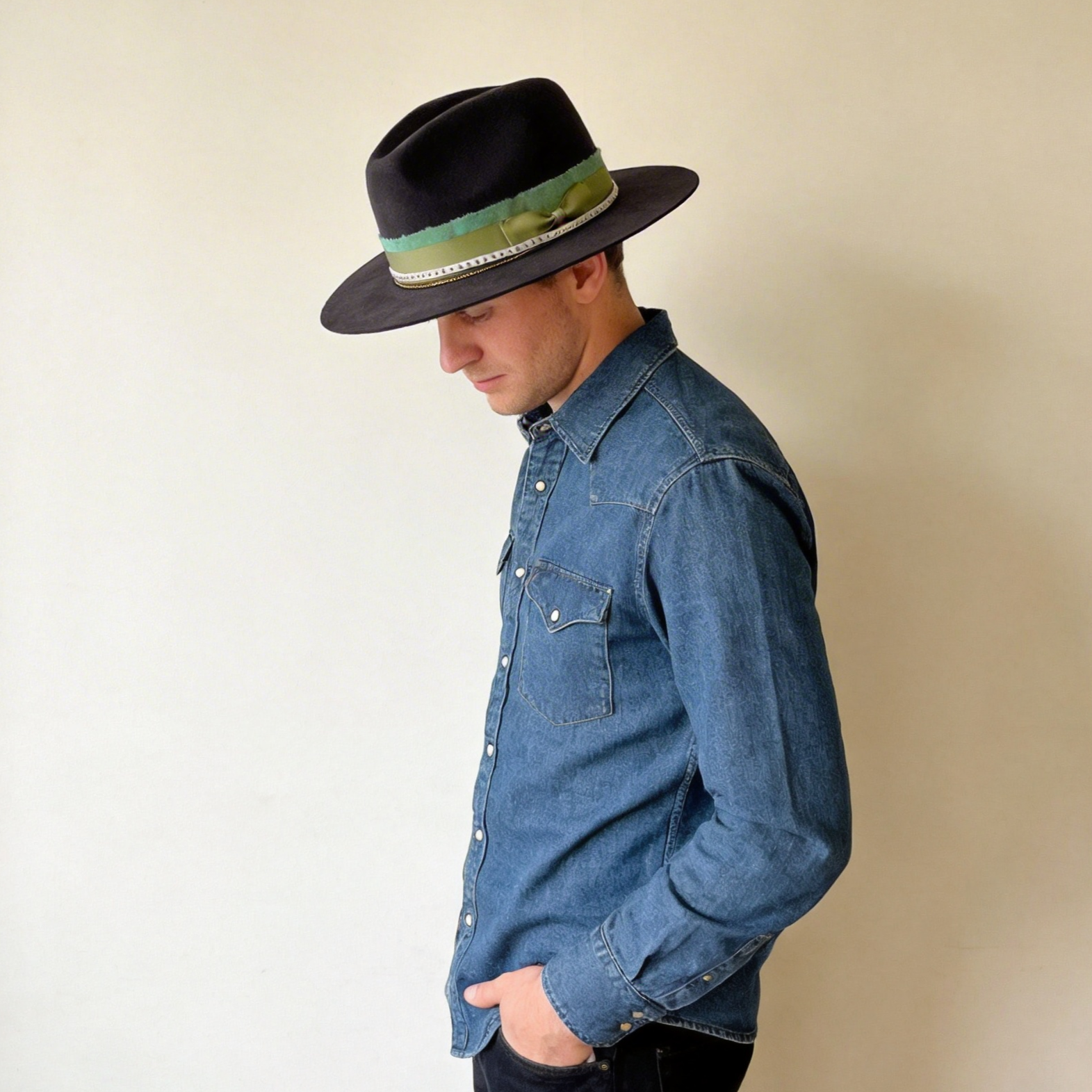 Gray Felt Hat – Layered Green & White Accents