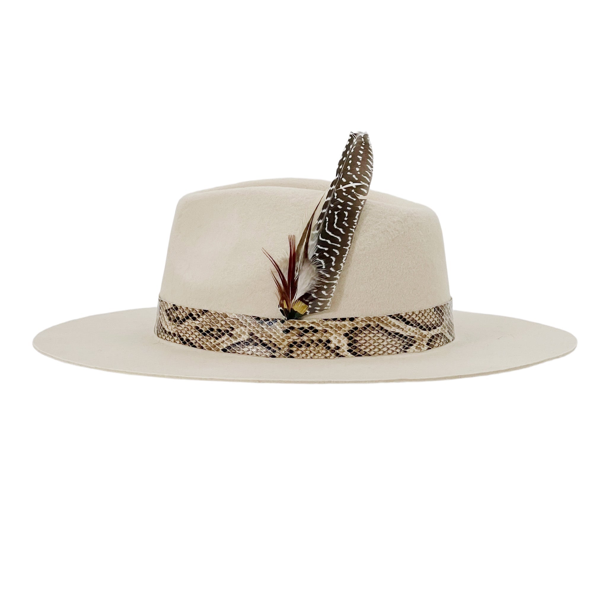 Ivory Wide-Brim Felt Hat – Feather Accent