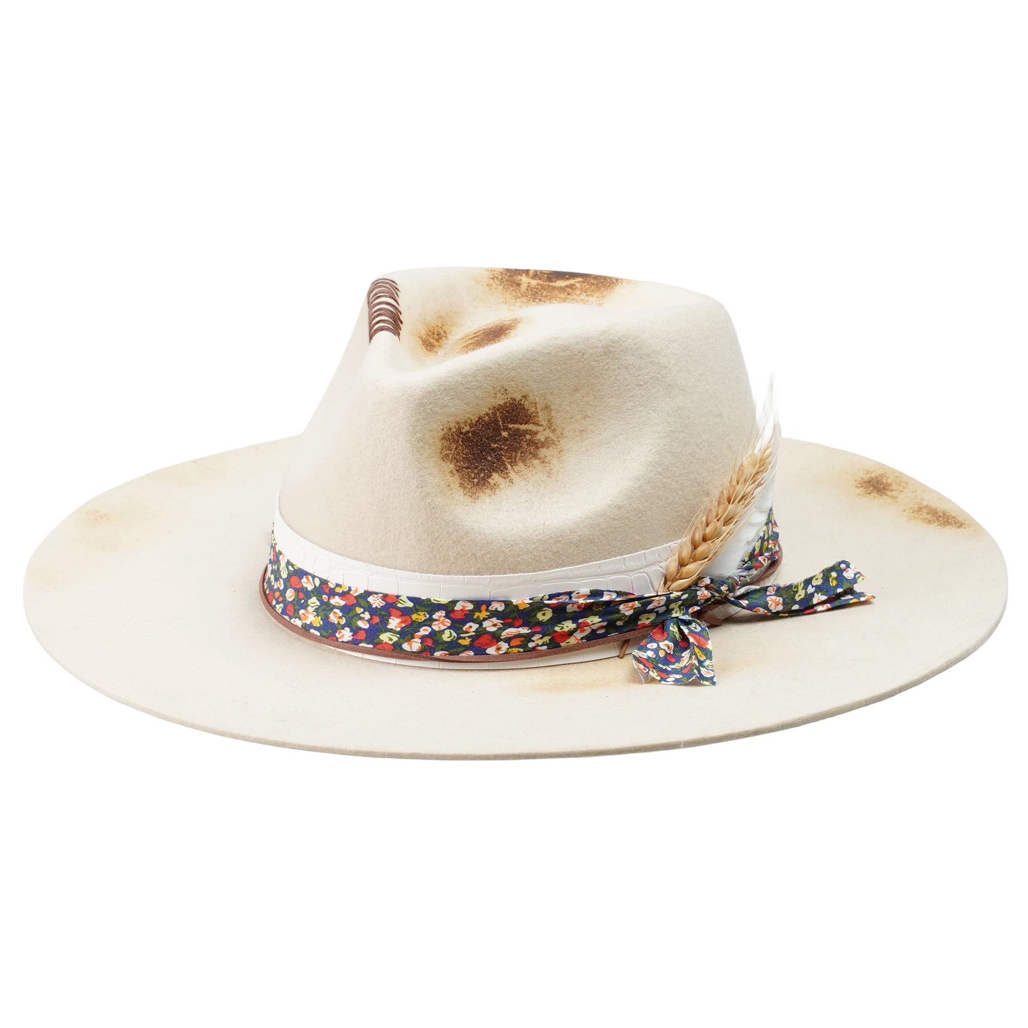 Distressed Felt Hat – White Croc Band, Feather Detail