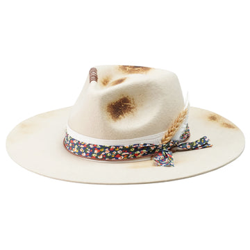 Distressed Felt Hat – White Croc Band, Feather Detail