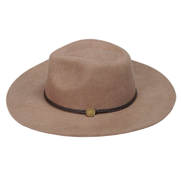 Elegant Flat-Brim Hat – Warm Camel Felt, Subtle Metal Accent