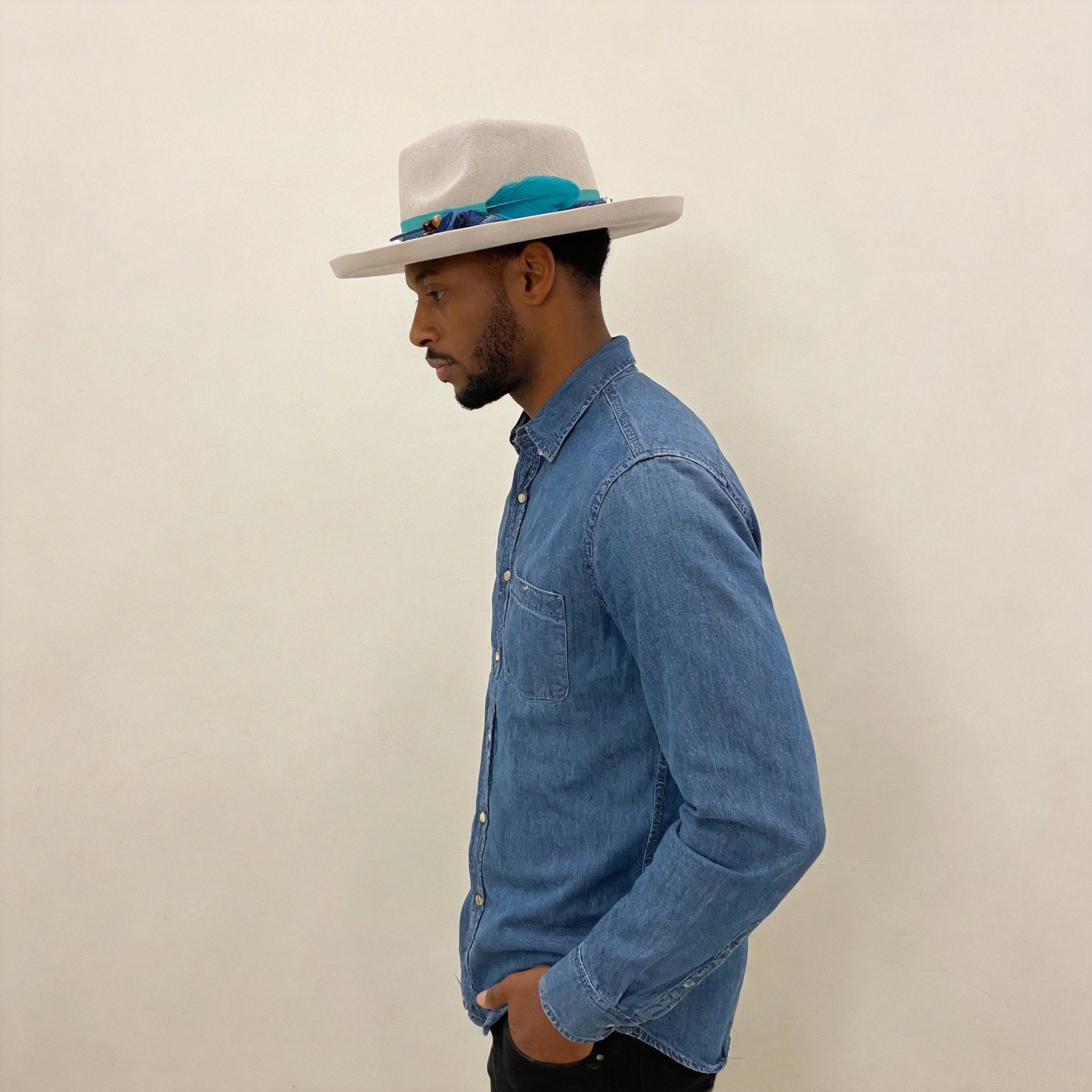 White Wide-Brim Hat – Vibrant Feather Accent