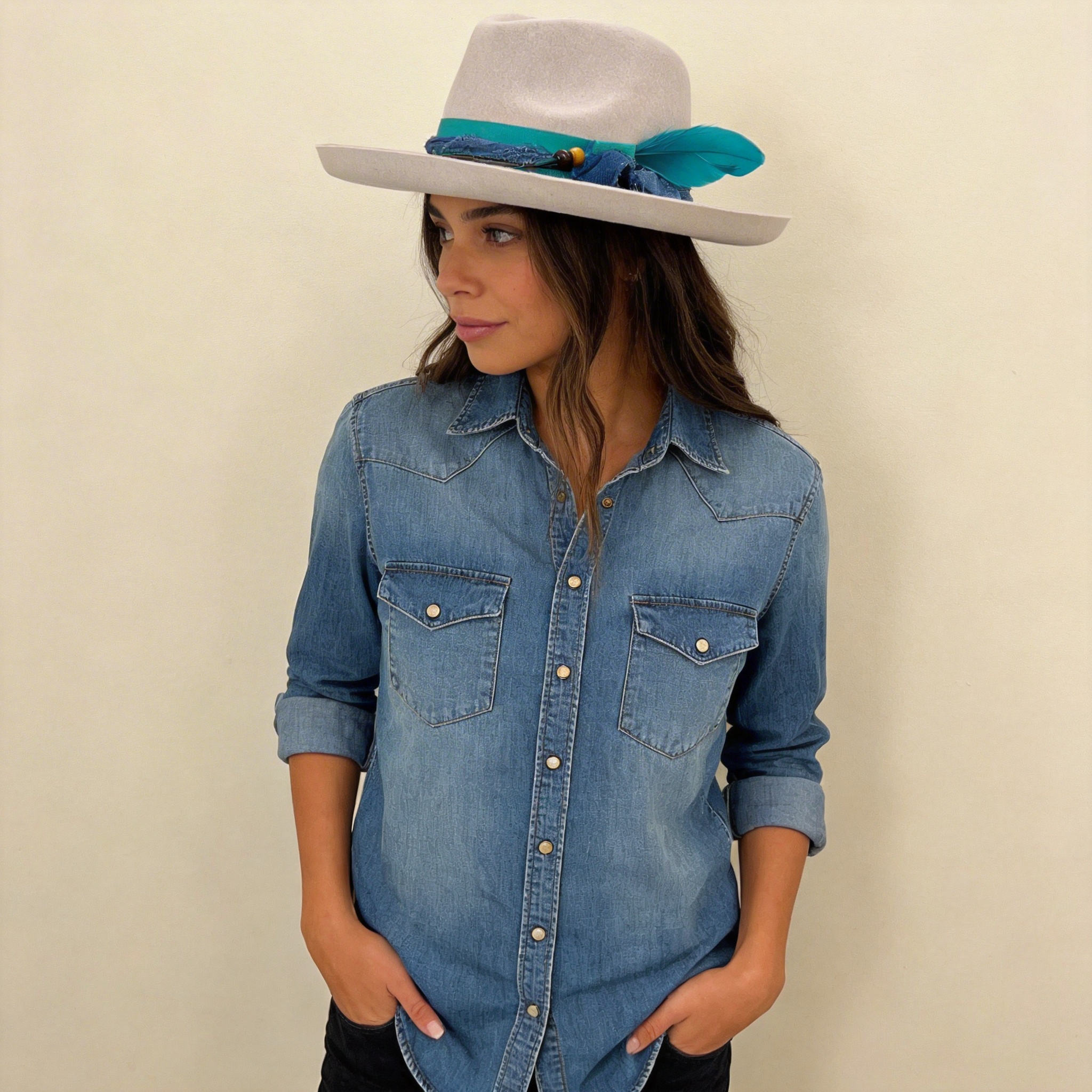 White Wide-Brim Hat – Vibrant Feather Accent