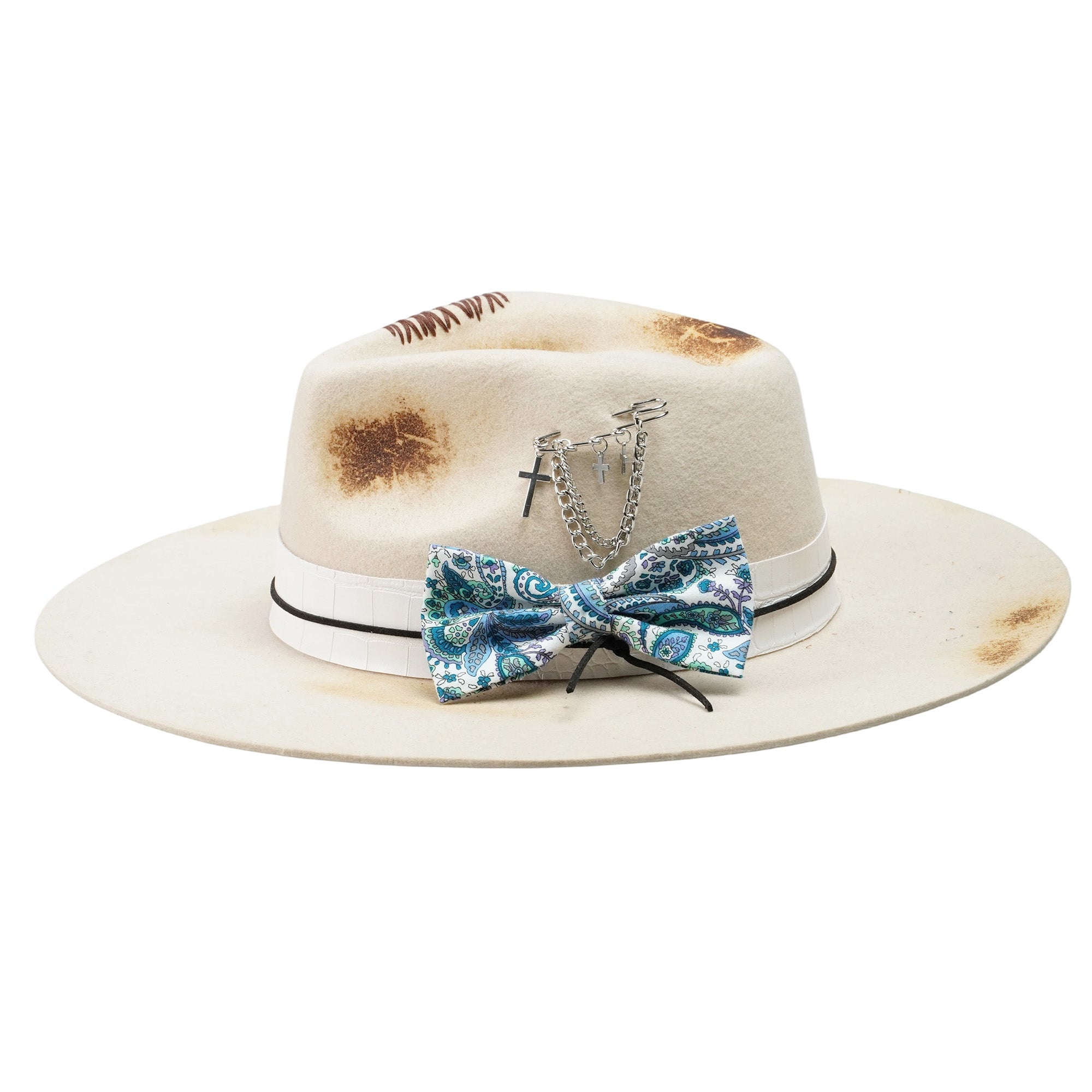Artistic Felt Hat – Neutral Base, Crocodile-Pattern Band