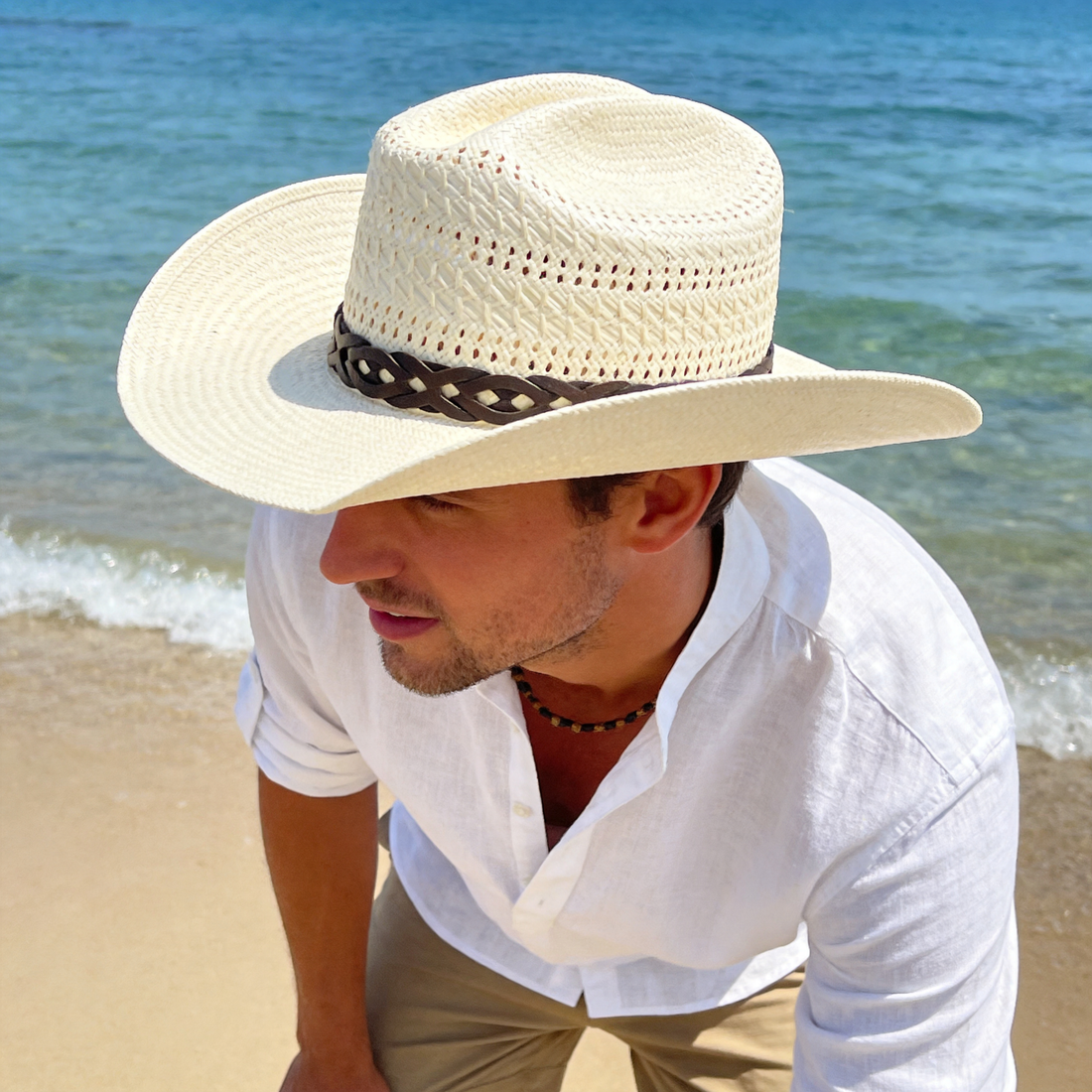 Leather-Band Straw Hat – Ventilated Crown