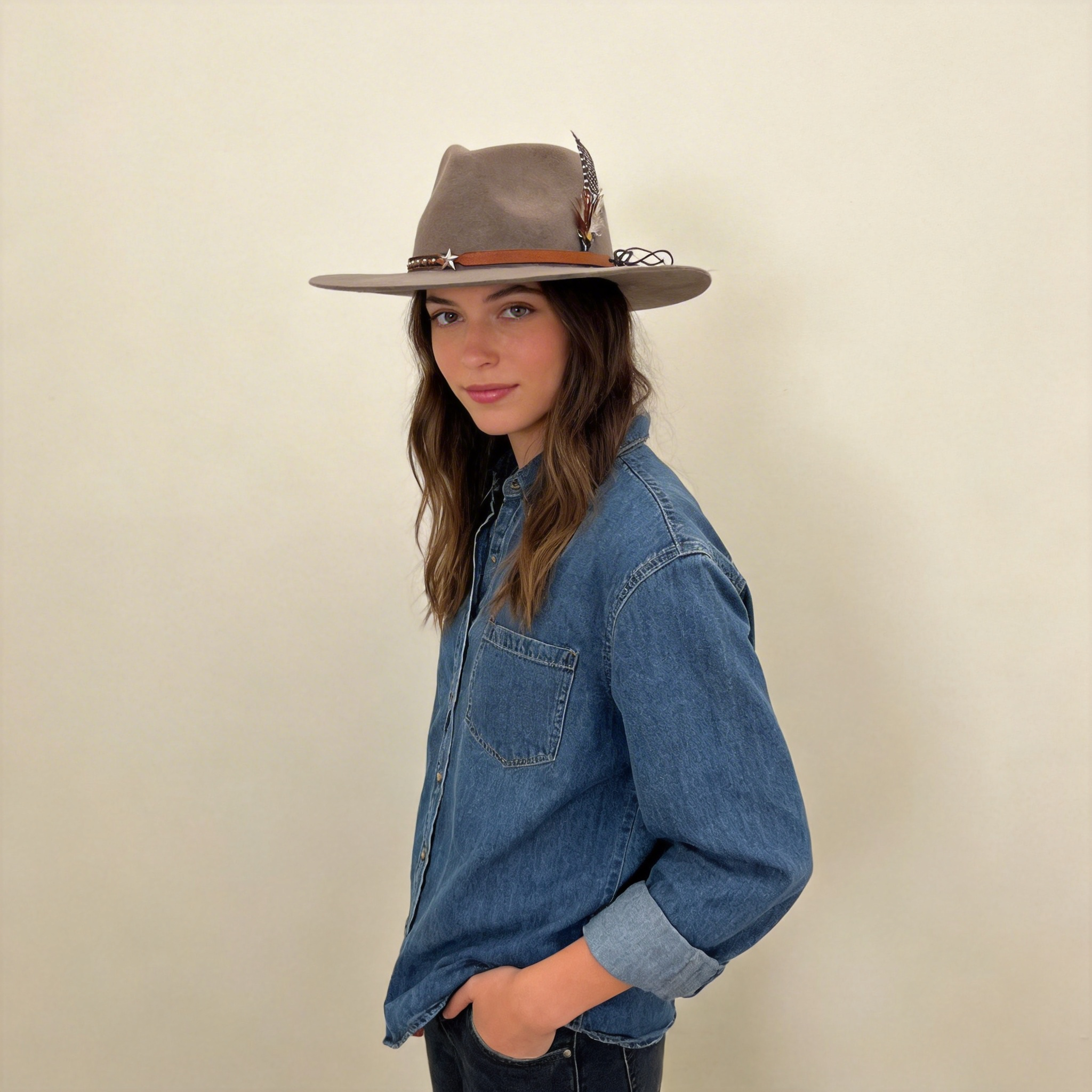Earthy Gray Flat-Brim – Metal Clasp & Feather