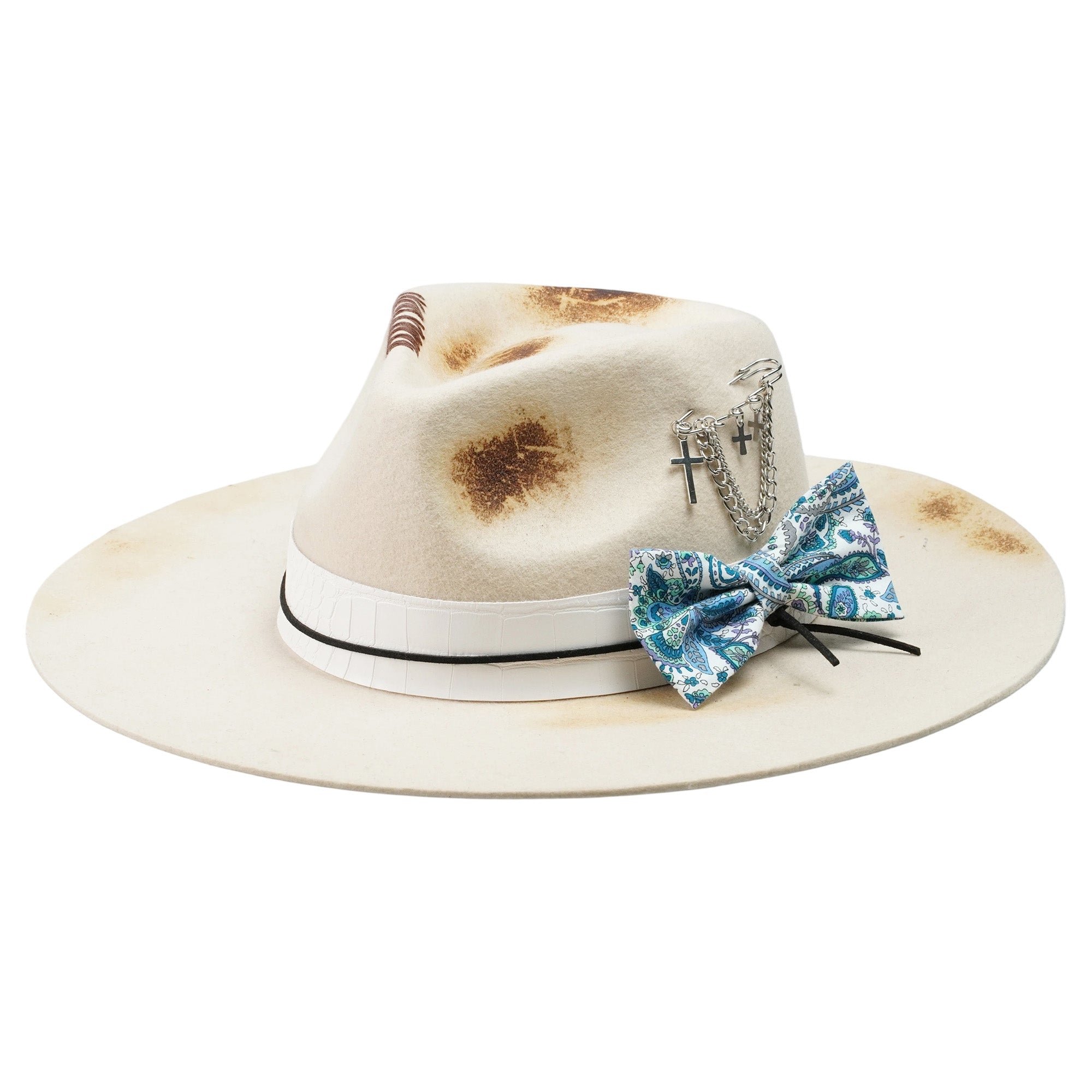 Artistic Felt Hat – Neutral Base, Crocodile-Pattern Band
