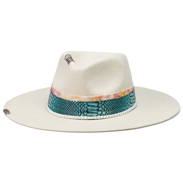 Elegant Off-White Hat – Stitched, Dyed, Luxe Trim