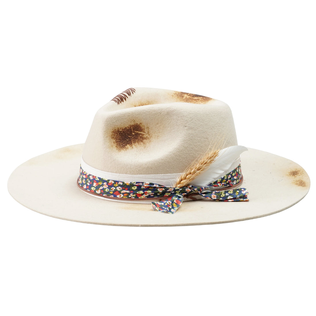 Distressed Felt Hat – White Croc Band, Feather Detail