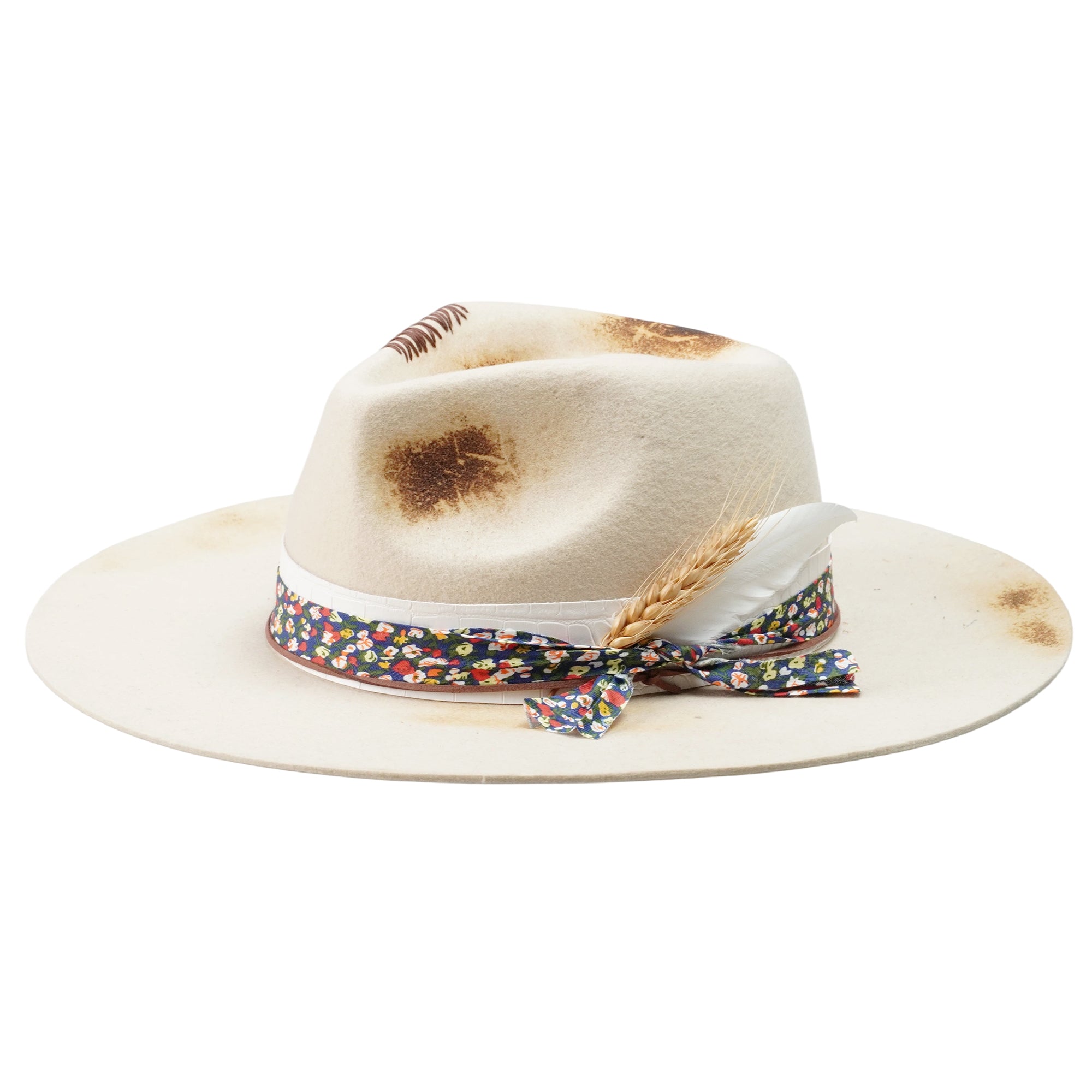 Distressed Felt Hat – White Croc Band, Feather Detail