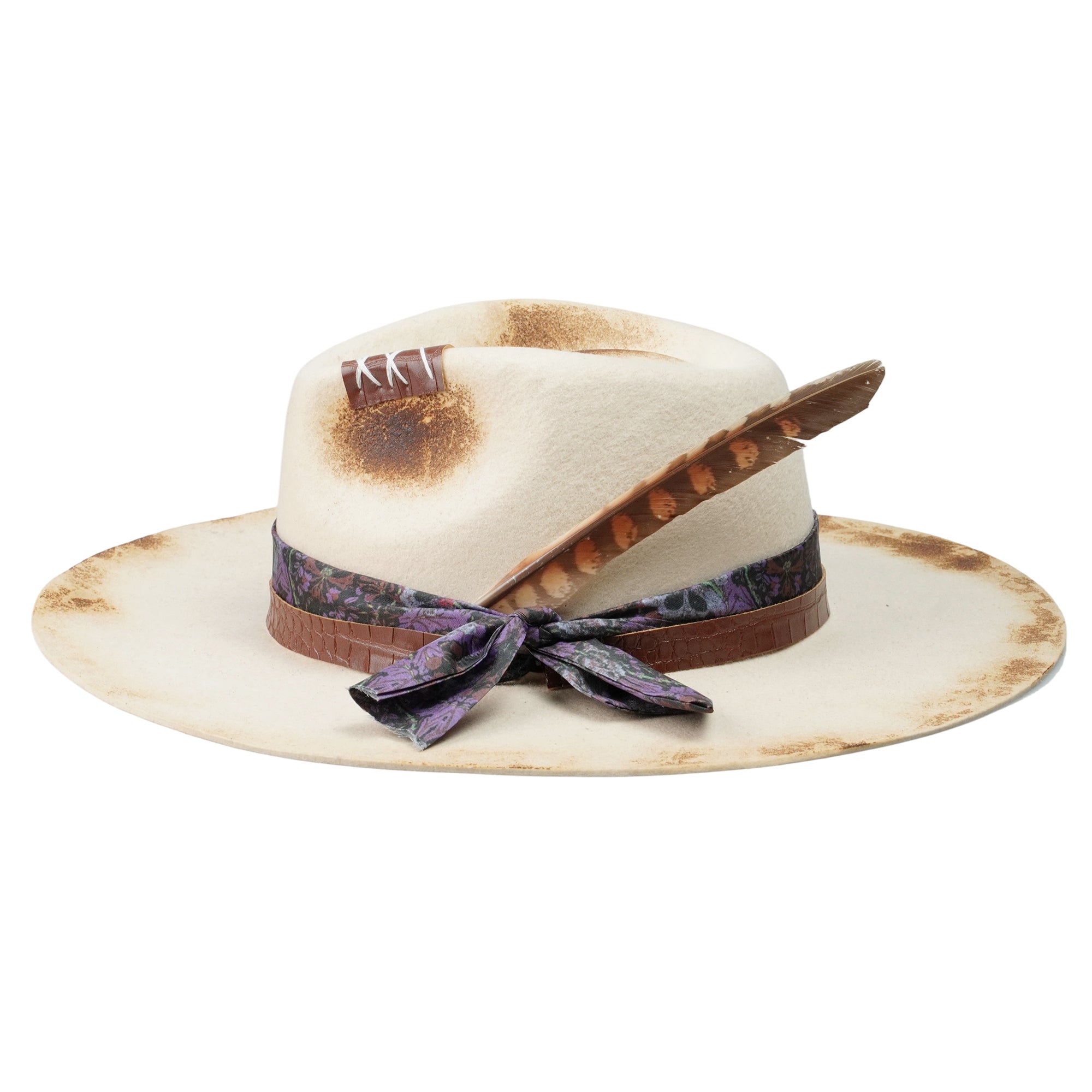 Modern Felt Hat – Neutral Base, Mixed-Material Trim