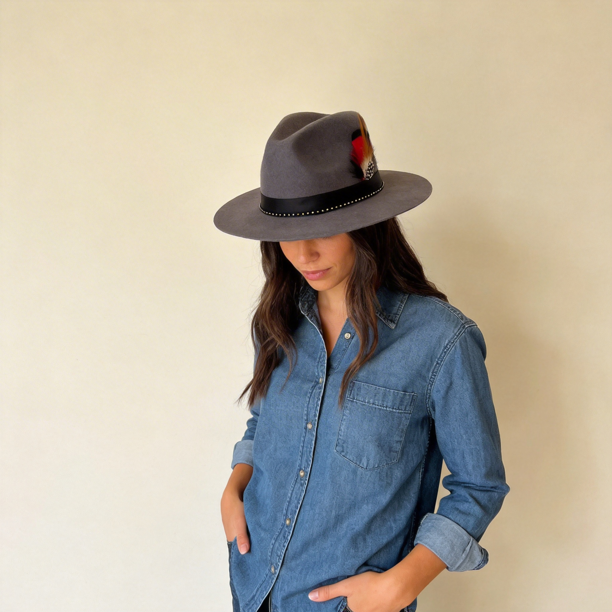 Deep Gray Wide-Brim – Bright Feather Accent