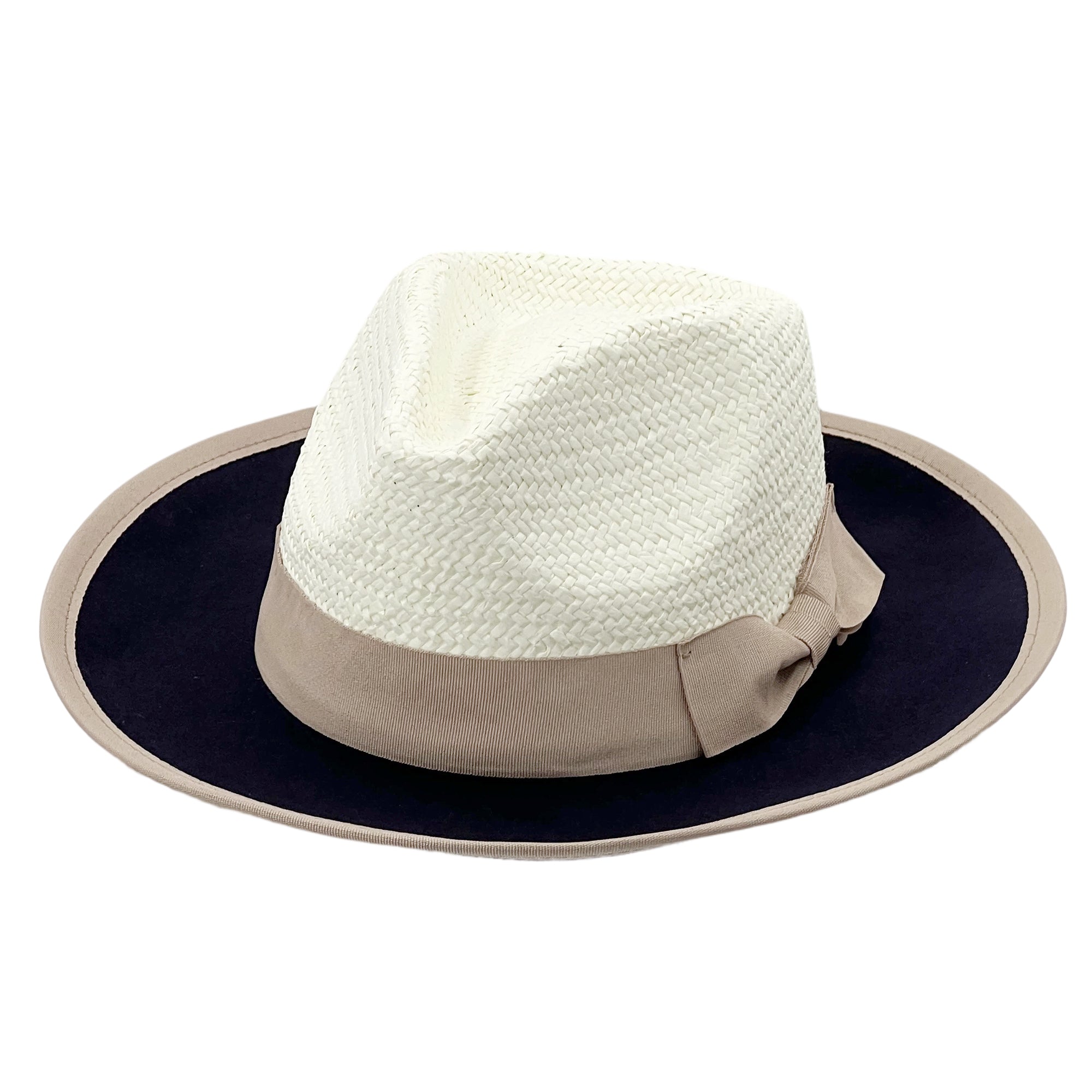 Modern Straw Hat – Crisp White Top, Dark Edge