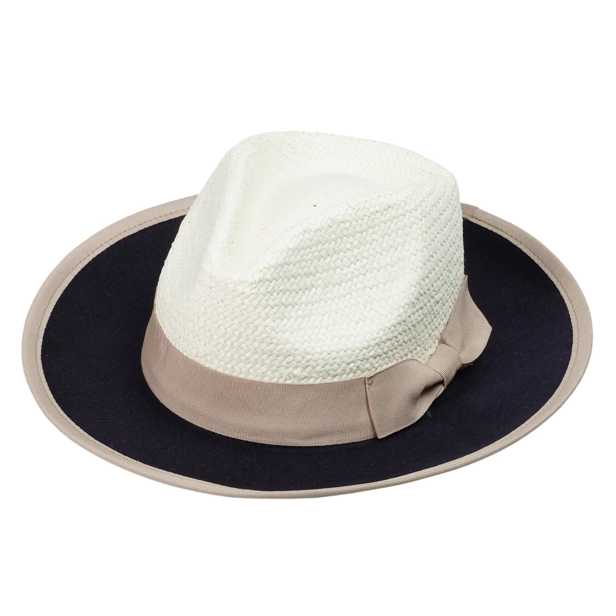 Classic Straw Hat – Nautical Palette, Graceful Accent