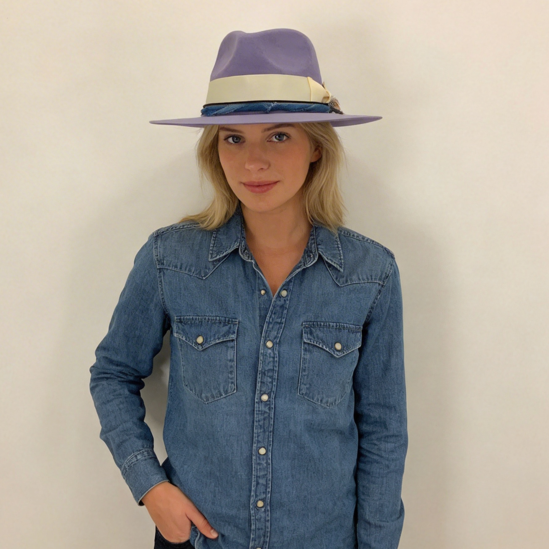 Violet Flat-Brim – White Bow, Blue & Feather