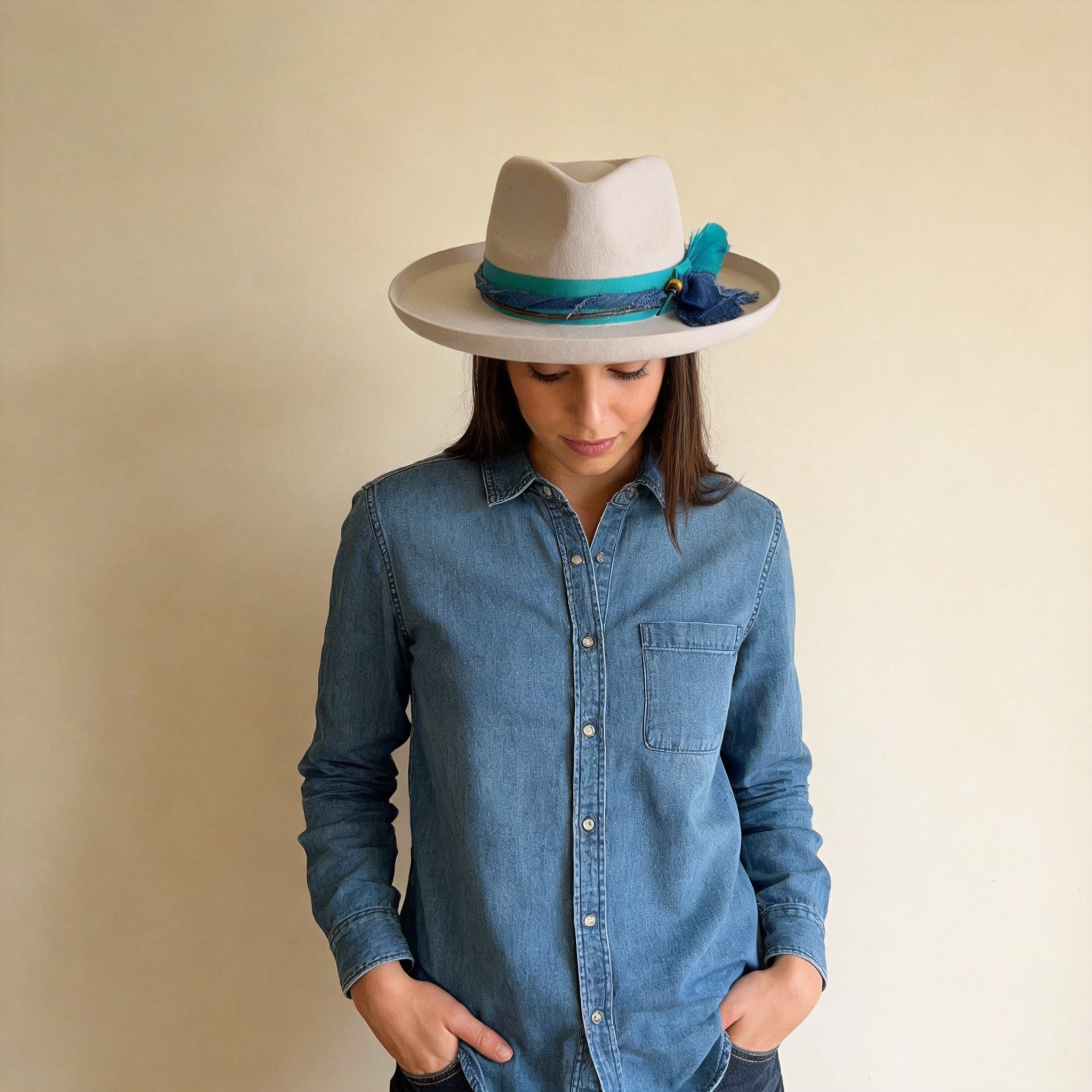 White Wide-Brim Hat – Vibrant Feather Accent